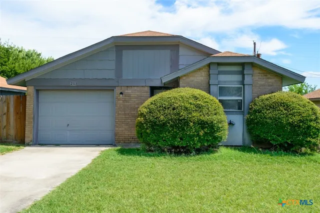 a view of a backyard of the house