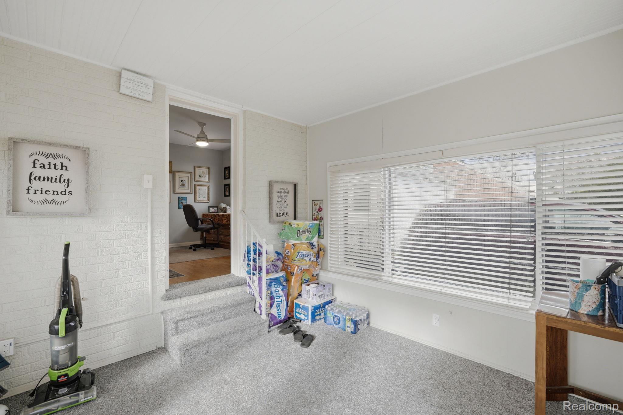 1857 Roslyn Road Grosse Pointe, MI 48236 - Photo 25 of 38
