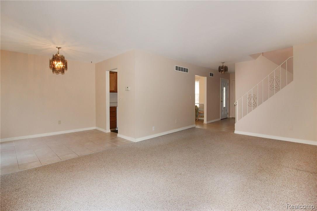 95 Manor Way Rochester, MI 48309 - Photo 2 of 22 IMG_2673.jpg