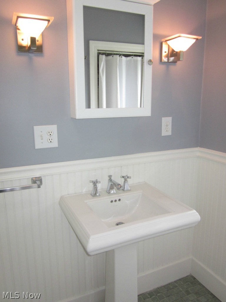 1383 Brookline Road Cleveland, OH 44121 - Photo 17 of 25