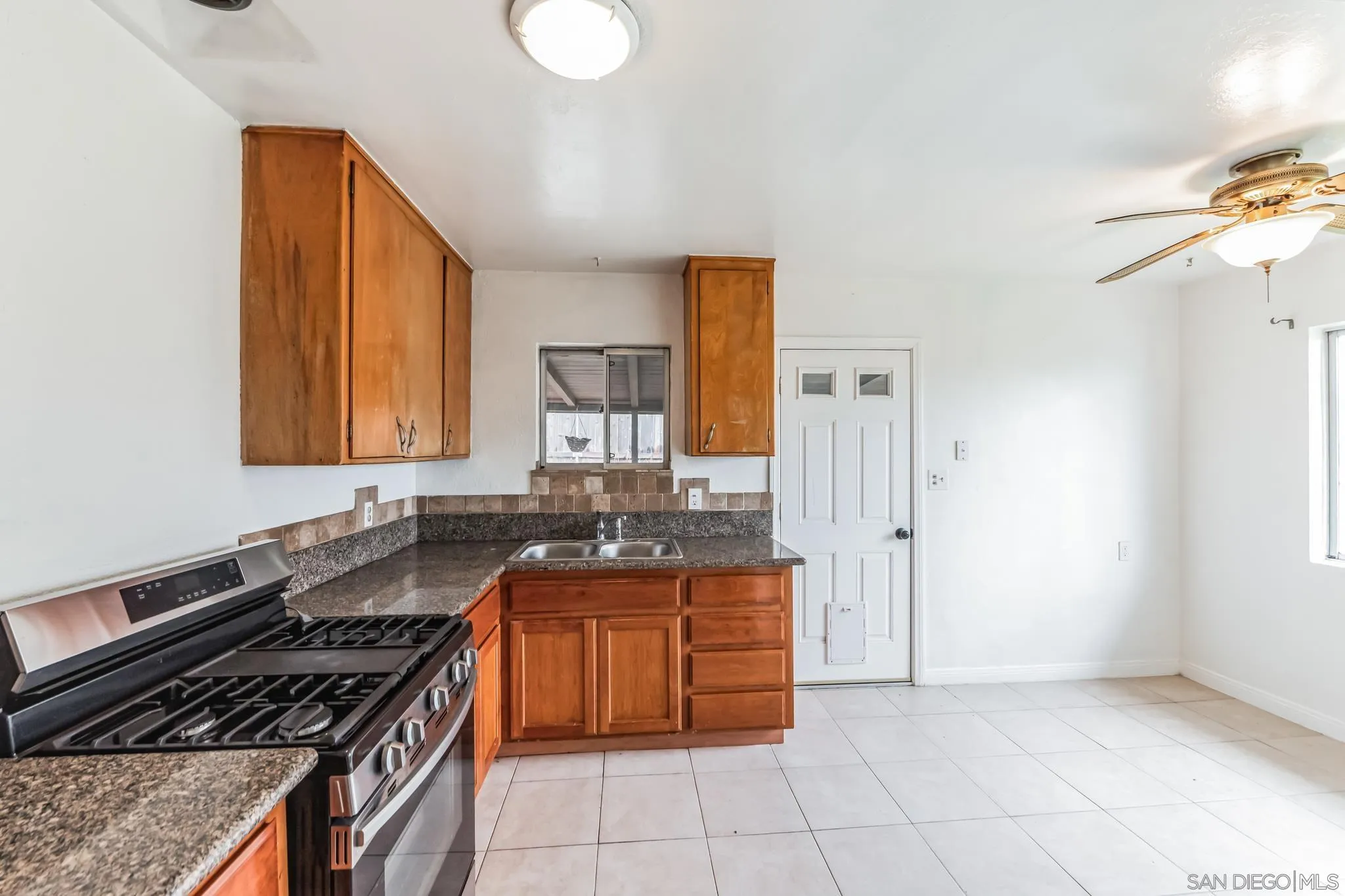 9320 Adlai Road Lakeside, CA 92040 - Photo 5 of 17 Gallery Image 5