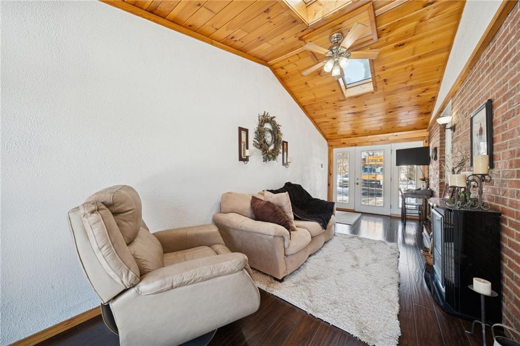 560 Simpson Howell Road Elizabeth, PA 15037 - Photo 3 of 40