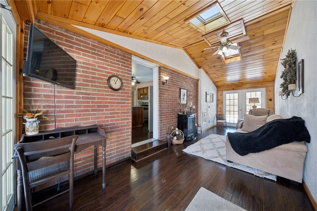 560 Simpson Howell Road Elizabeth, PA 15037 - Photo 3 of 40