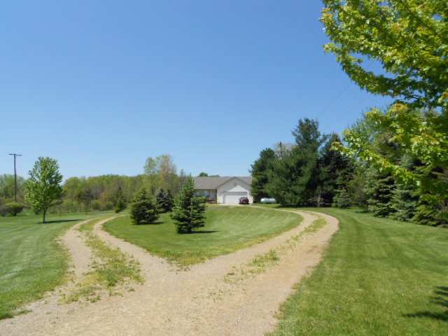 5631 South Corey Road Perry, MI 48872 - Photo 23 of 25 31102634-22.JPG