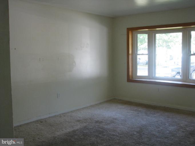 1320 Tenbrook Road Odenton, MD 21113 - Photo 7 of 16 Living Room