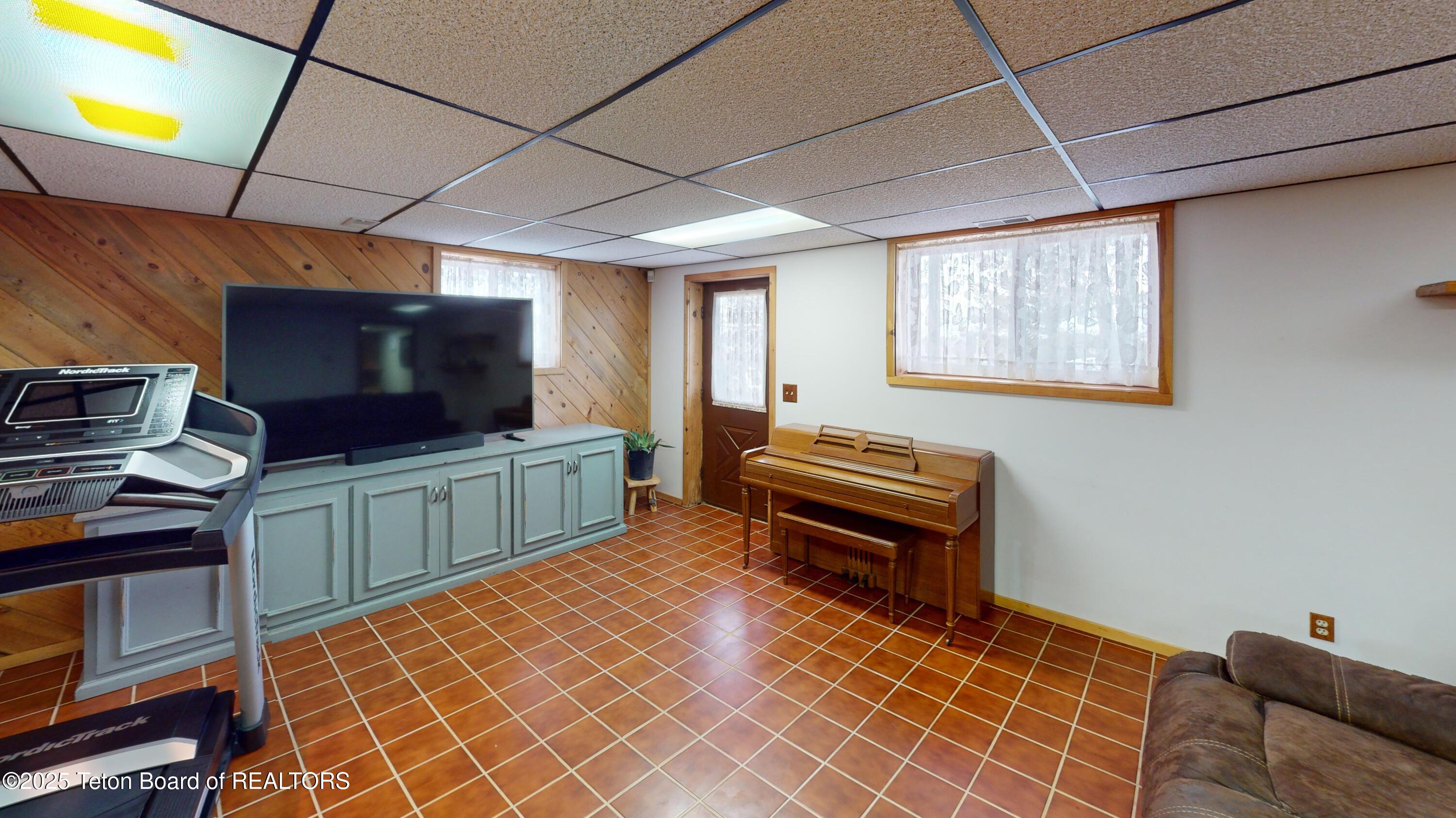7 Park Circle Pinedale, WY 82941 - Photo 19 of 34 7-Park-Circle-Living-Room