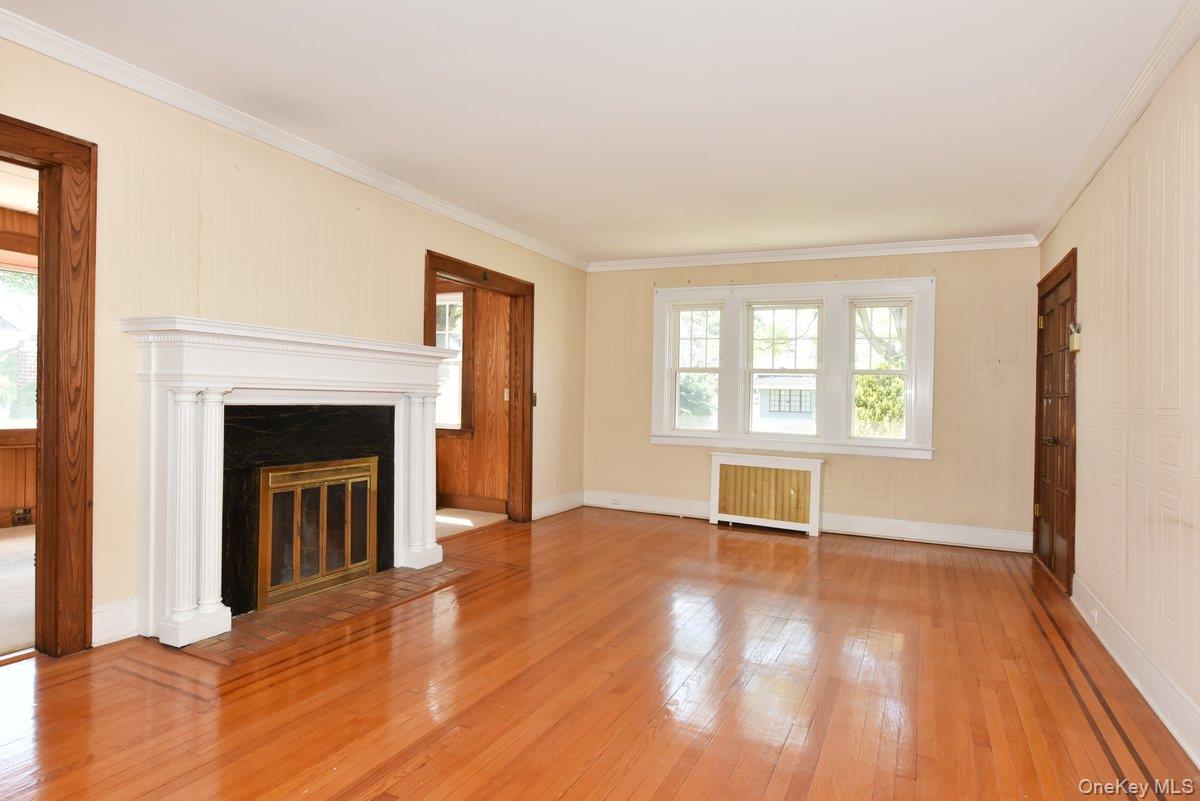 182 Ferncroft Road Mineola, NY 11501 - Photo 5 of 25 Gallery Image 5