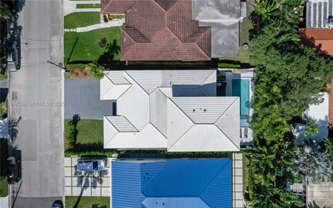 a view of a house with a tree
