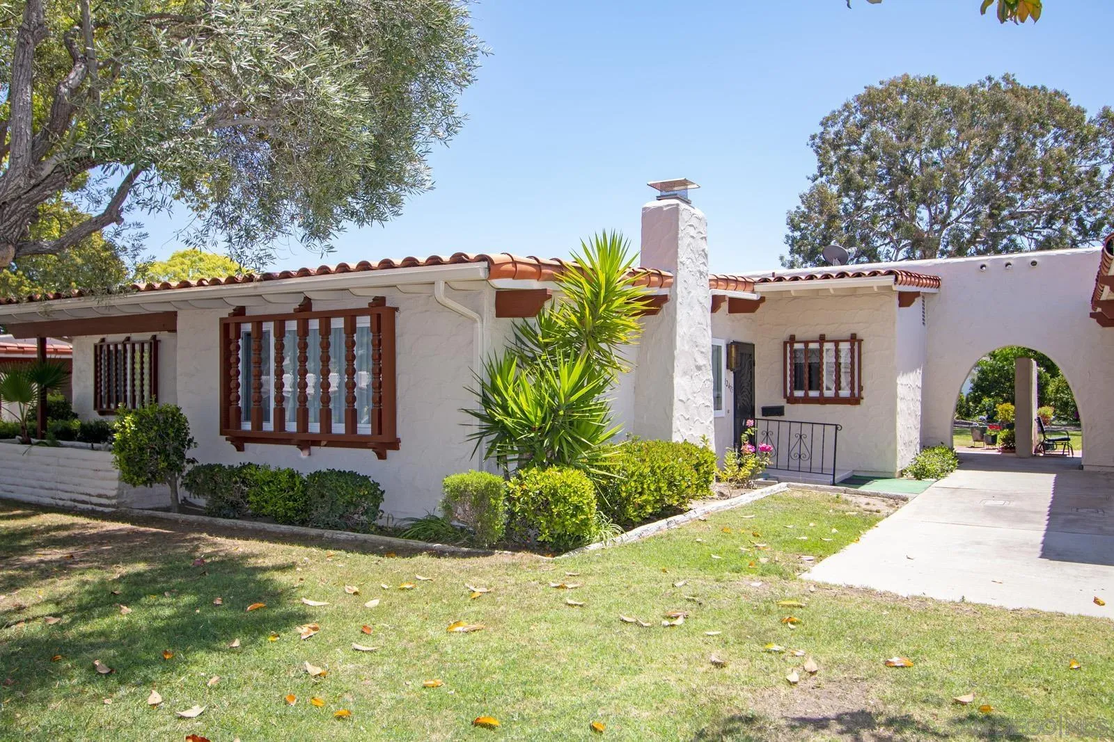 12475 Rios Road San Diego, CA 92128 - Photo 3 of 34 front view of a house with a yard