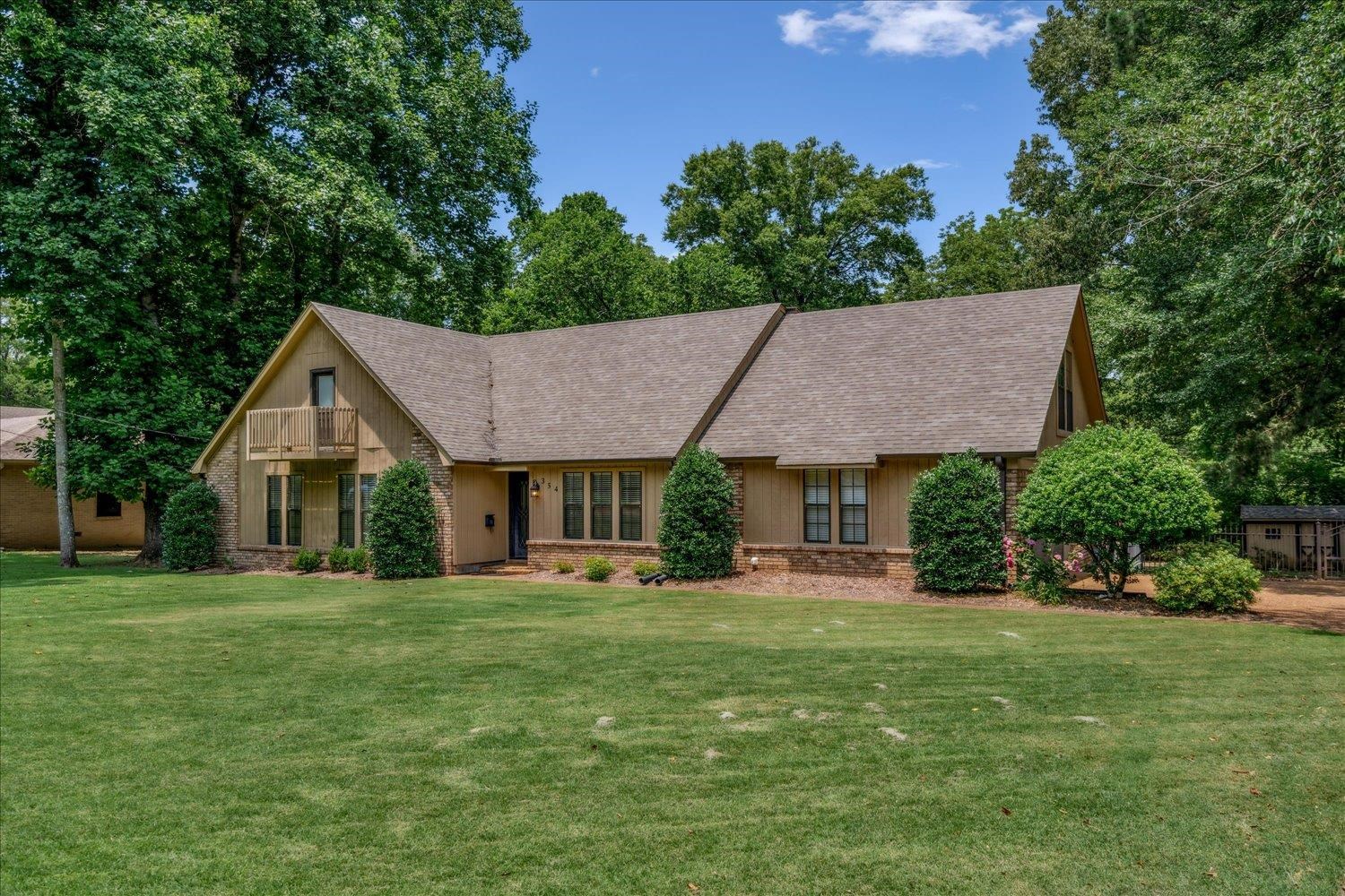 354 College Street Collierville, TN 38017 - Photo 3 of 33 front view of a house with a yard