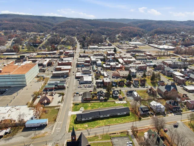 $209,500 | 417 North Washington Avenue, Unit 8, Pulaski, VA 24301