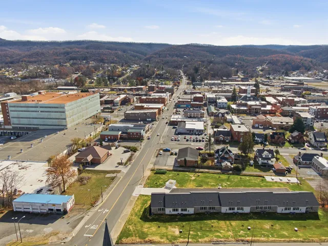 $209,500 | 417 North Washington Avenue, Unit 8, Pulaski, VA 24301