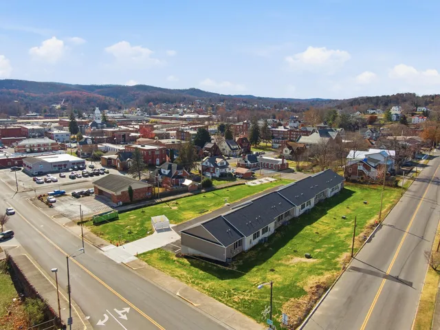 $209,500 | 417 North Washington Avenue, Unit 8, Pulaski, VA 24301