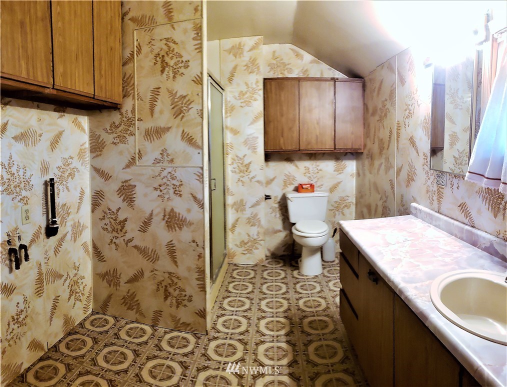 62 North Kirkpatrick Road North Omak, WA 98841 - Photo 16 of 33 a bathroom with a granite countertop sink a toilet and shower