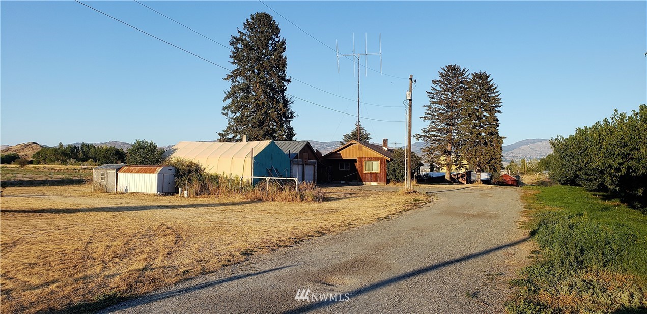 62 North Kirkpatrick Road North Omak, WA 98841 - Photo 5 of 33 a view of a yard with plants and trees