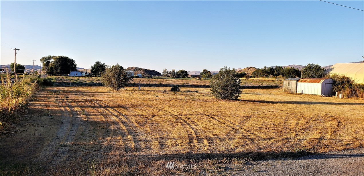 62 North Kirkpatrick Road North Omak, WA 98841 - Photo 6 of 33