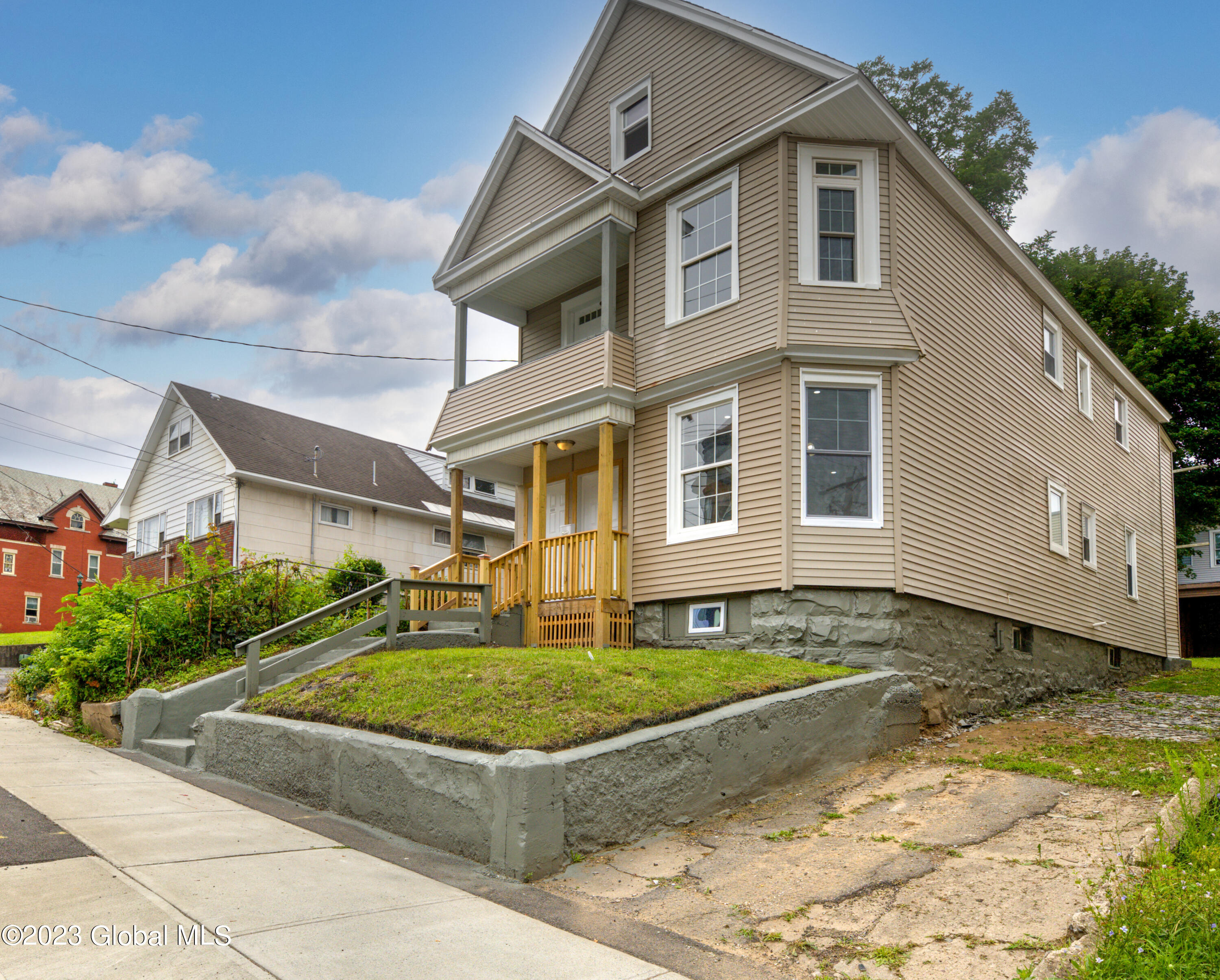 658 Crane Street Schenectady, NY 12303 - Photo 2 of 44 1 (1)
