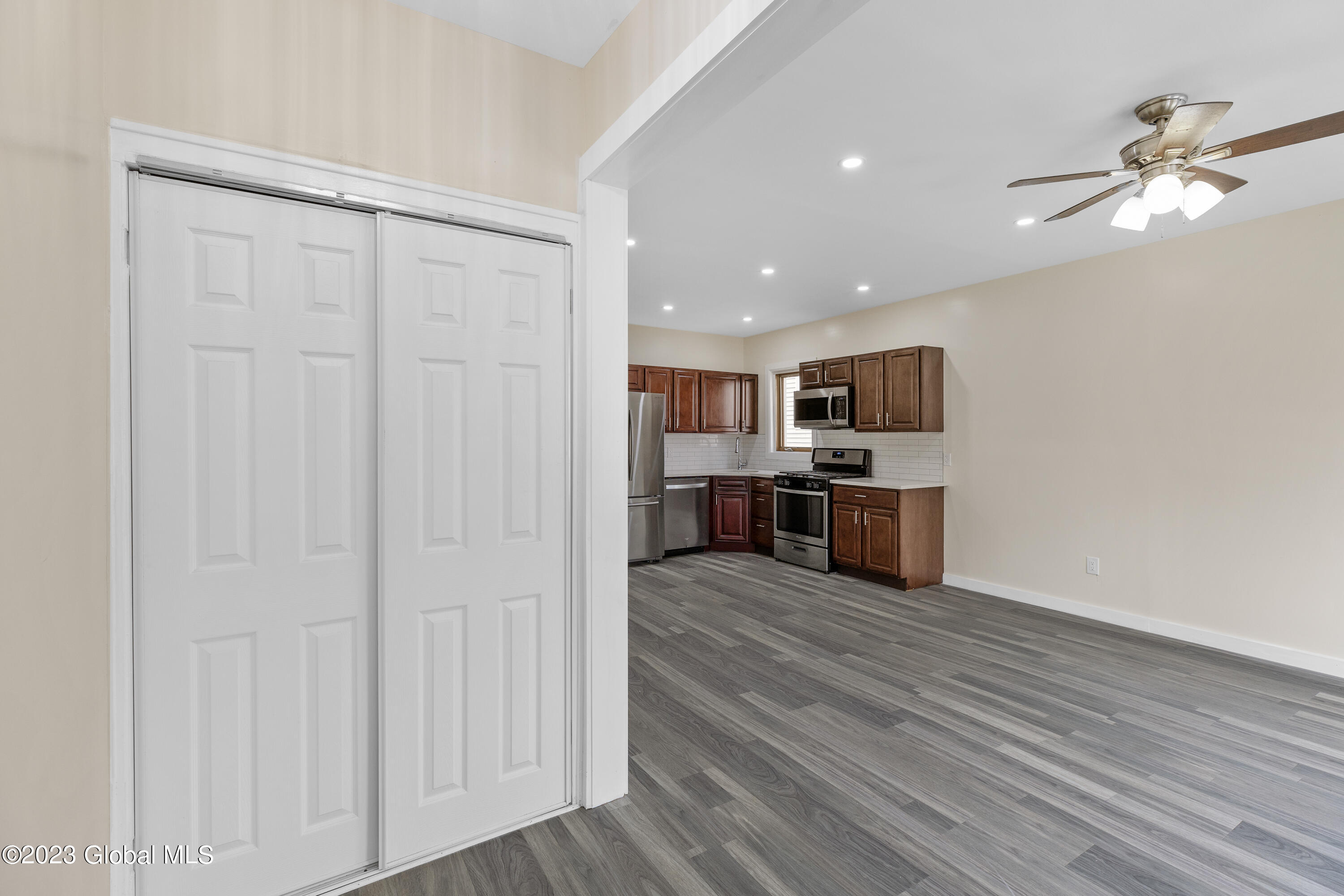 658 Crane Street Schenectady, NY 12303 - Photo 3 of 44 1 (23)
