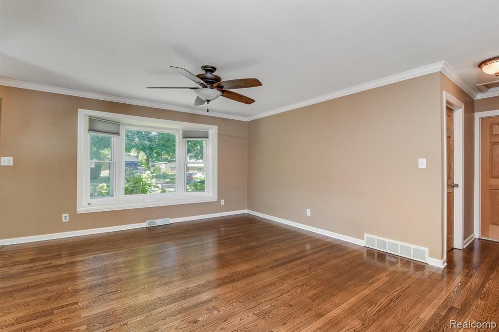 1389 North Pine Street Rochester Hills, MI 48307 - Photo 5 of 28