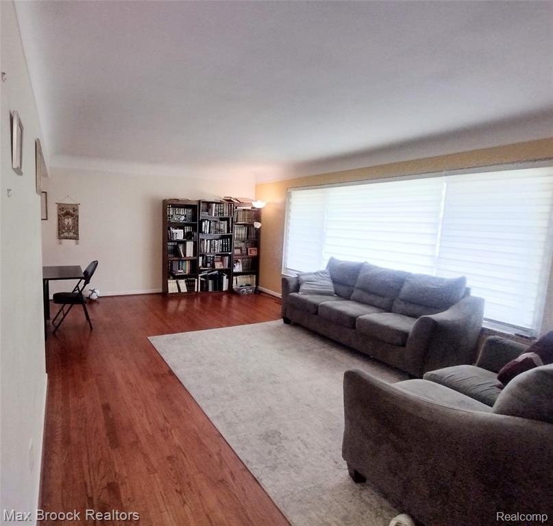 25210 Ridge Cliff Drive Southfield, MI 48075 - Photo 2 of 26