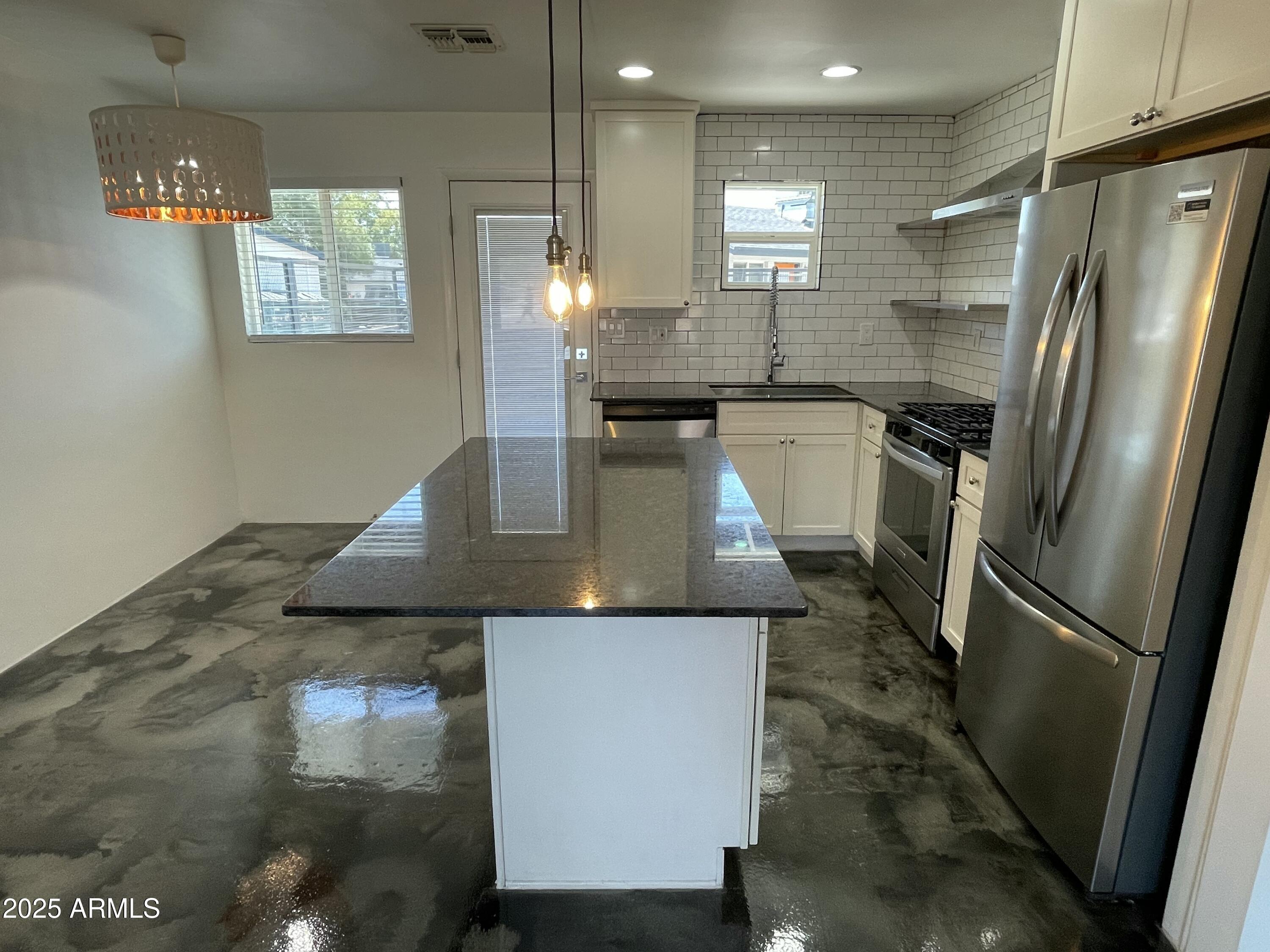 3416 North 37th Street, Unit 1 Phoenix, AZ 85018 - Photo 4 of 18 IMG_7089