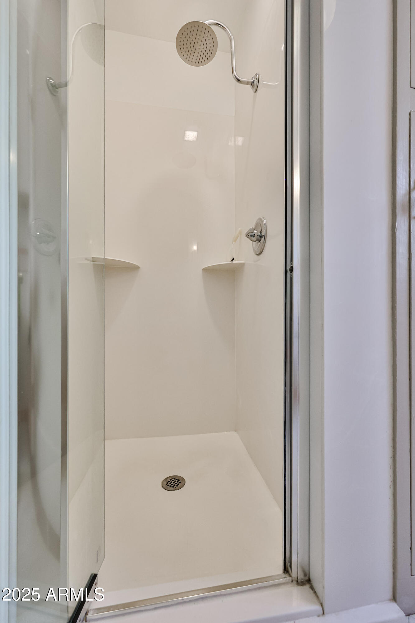 63 West Windsor Avenue Phoenix, AZ 85003 - Photo 31 of 43 a bathroom with a bathtub