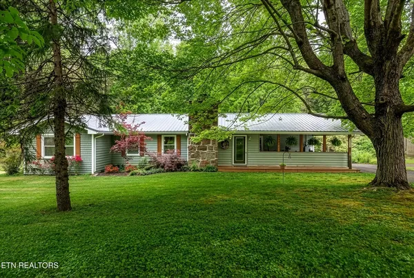 $629,900 | 4527 East Scenic Drive, Gatlinburg, TN 37738