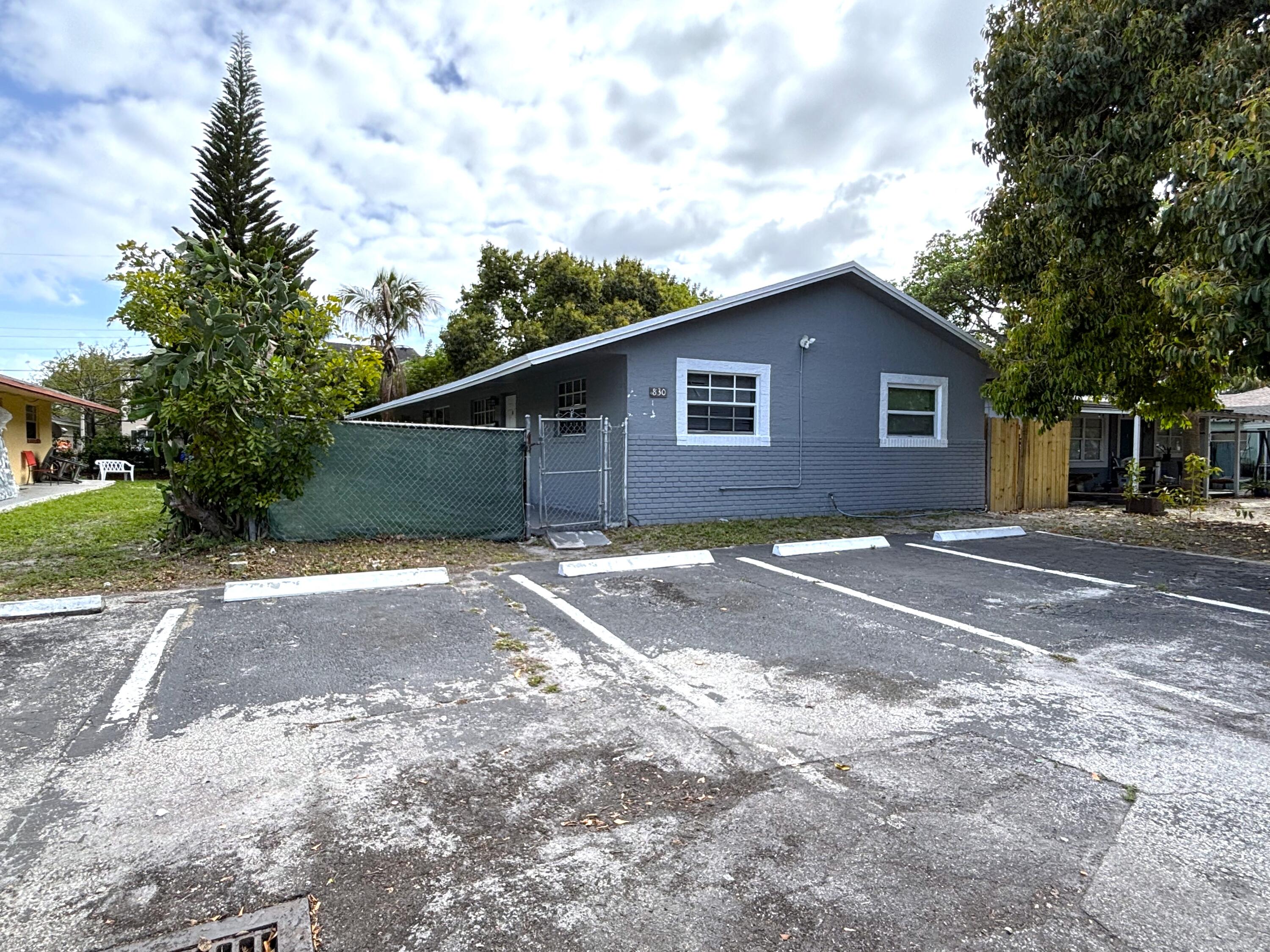 830 Southwest 10th Street Pompano Beach, FL 33060 - Photo 2 of 11 IMG_8624