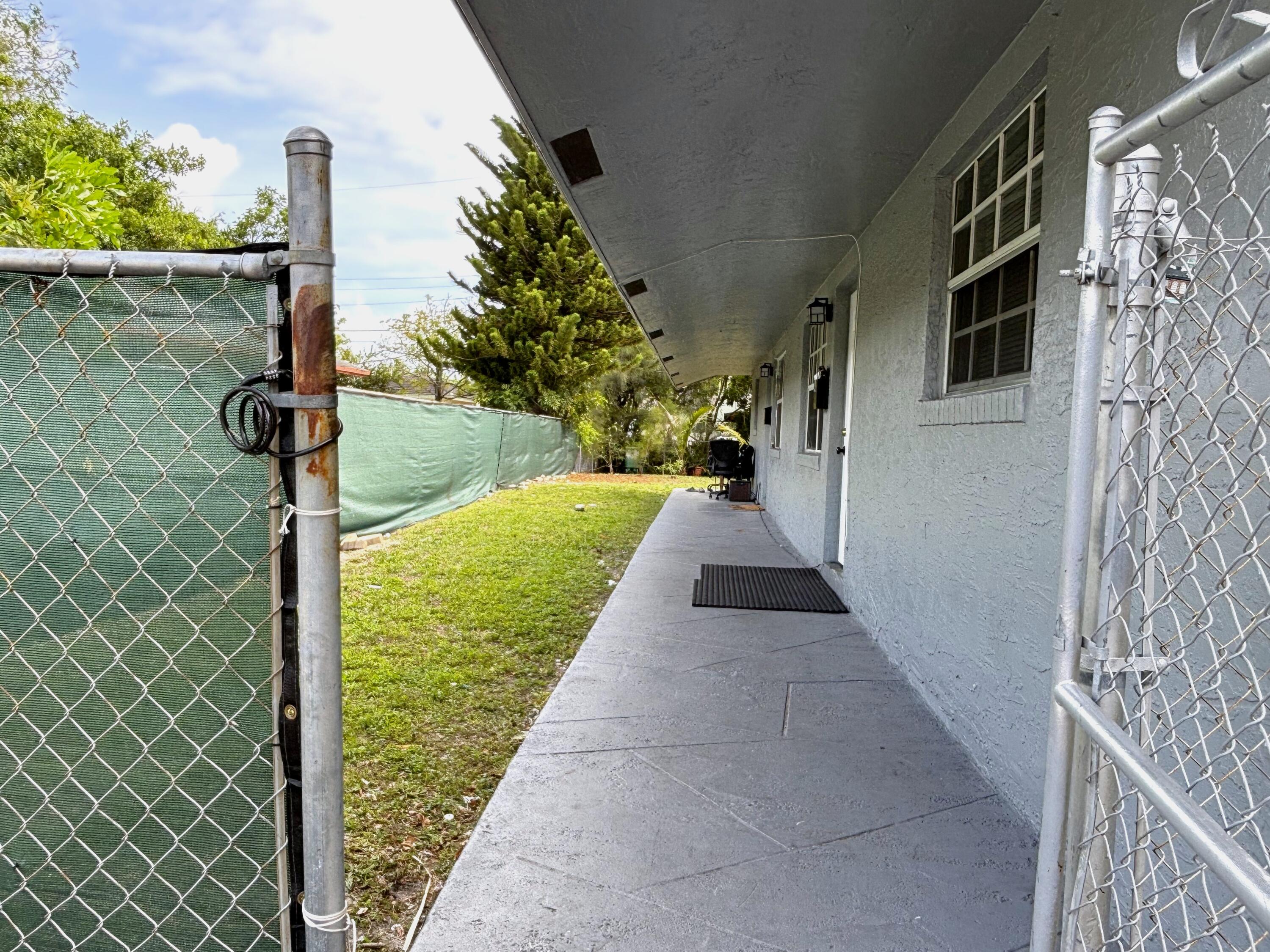 830 Southwest 10th Street Pompano Beach, FL 33060 - Photo 5 of 11 IMG_8628 (1)