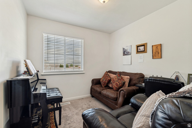 254 North 700 East Santaquin, UT 84655 - Photo 9 of 15 Neutral-toned walls complement the carpeted flooring