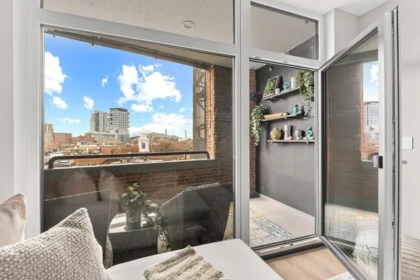 $4,900 | 300 Commercial Street, Unit 709, Boston, MA 02109