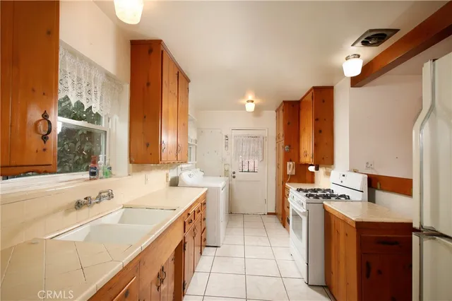 $999,999 | 4630 Willalee Avenue, La Crescenta, CA 91214