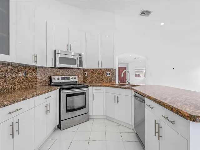 $750,000 | 9435 Southwest 156th Place, Miami, FL 33196