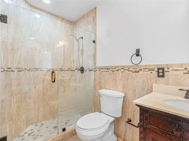 $750,000 | 9435 Southwest 156th Place, Miami, FL 33196