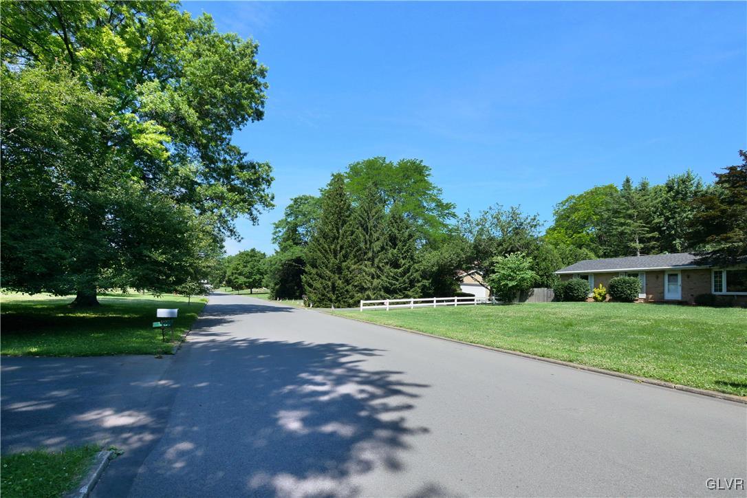 1040 Yorkshire Road Bethlehem, PA 18017 - Photo 4 of 19 Gallery Image 4