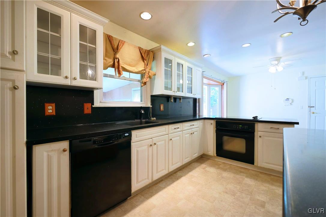 1040 Yorkshire Road Bethlehem, PA 18017 - Photo 5 of 19 Gallery Image 5