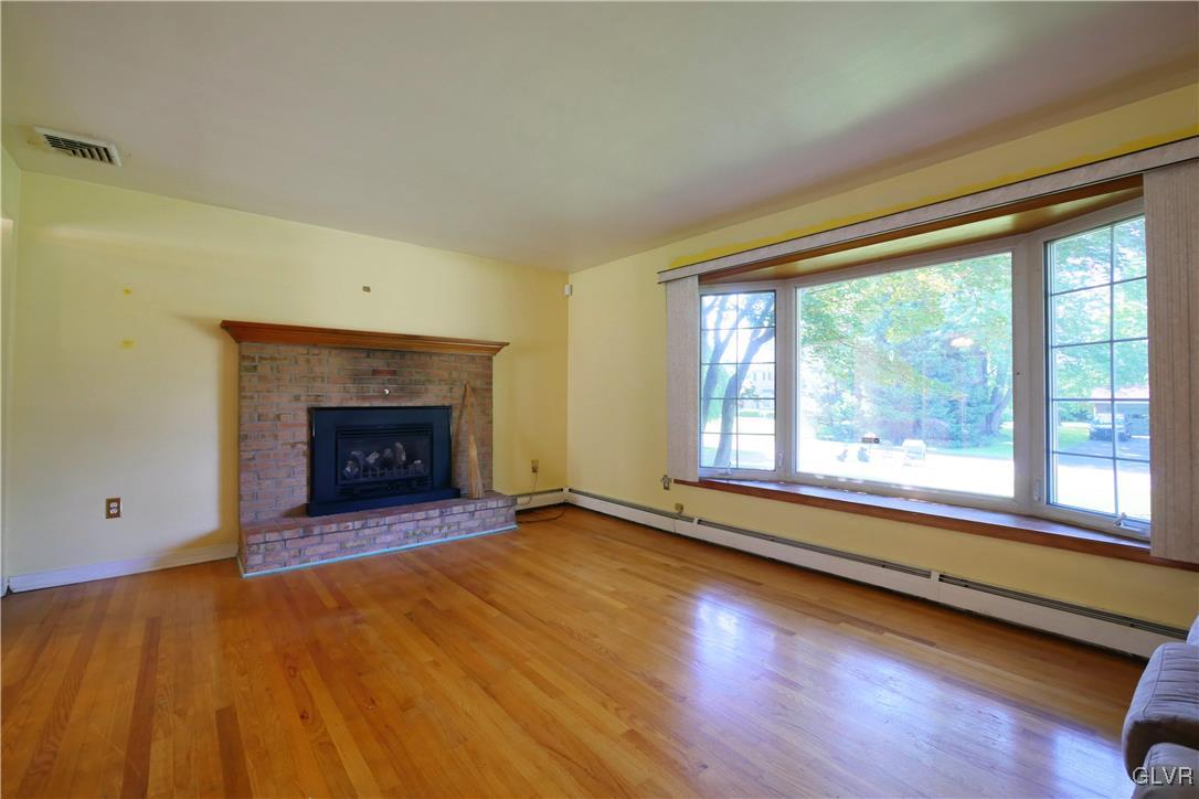 1040 Yorkshire Road Bethlehem, PA 18017 - Photo 7 of 19 Gallery Image 7