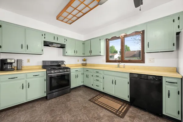 $305,000 | 122 Mattek Avenue, DeKalb, IL 60115