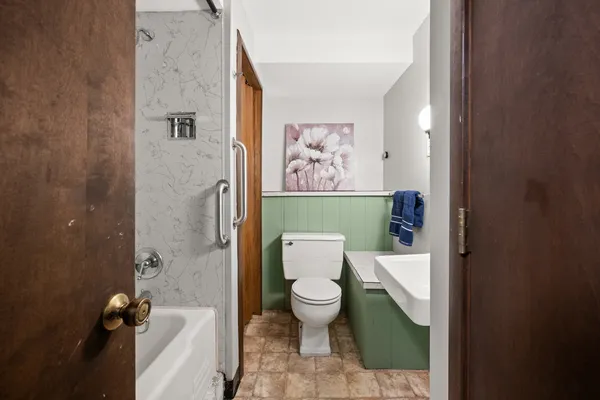 $305,000 | 122 Mattek Avenue, DeKalb, IL 60115