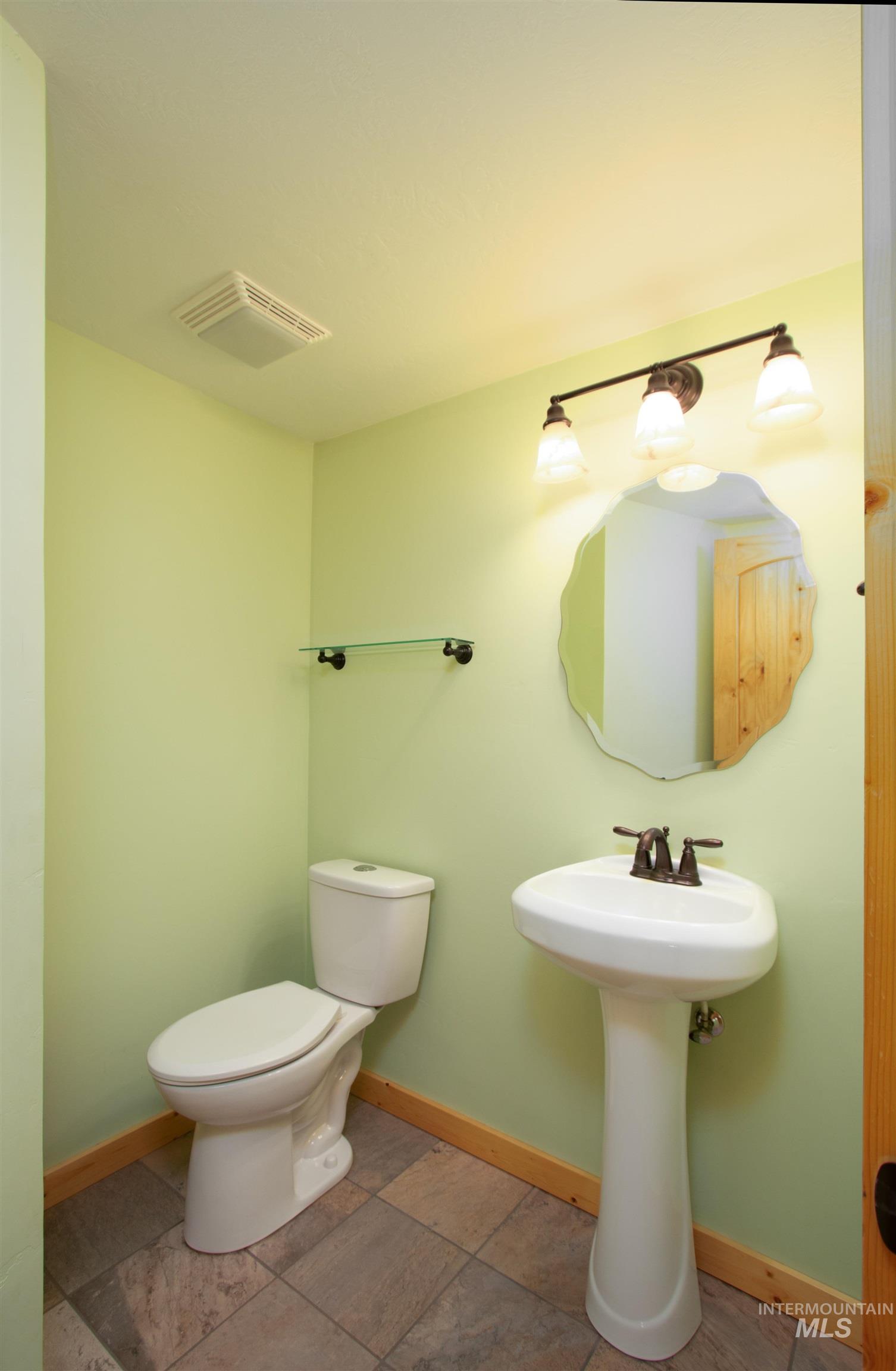 1539 West Mountain Road Cascade, ID 83611 - Photo 17 of 33 Half bathroom with baseboards and stone finish flooring