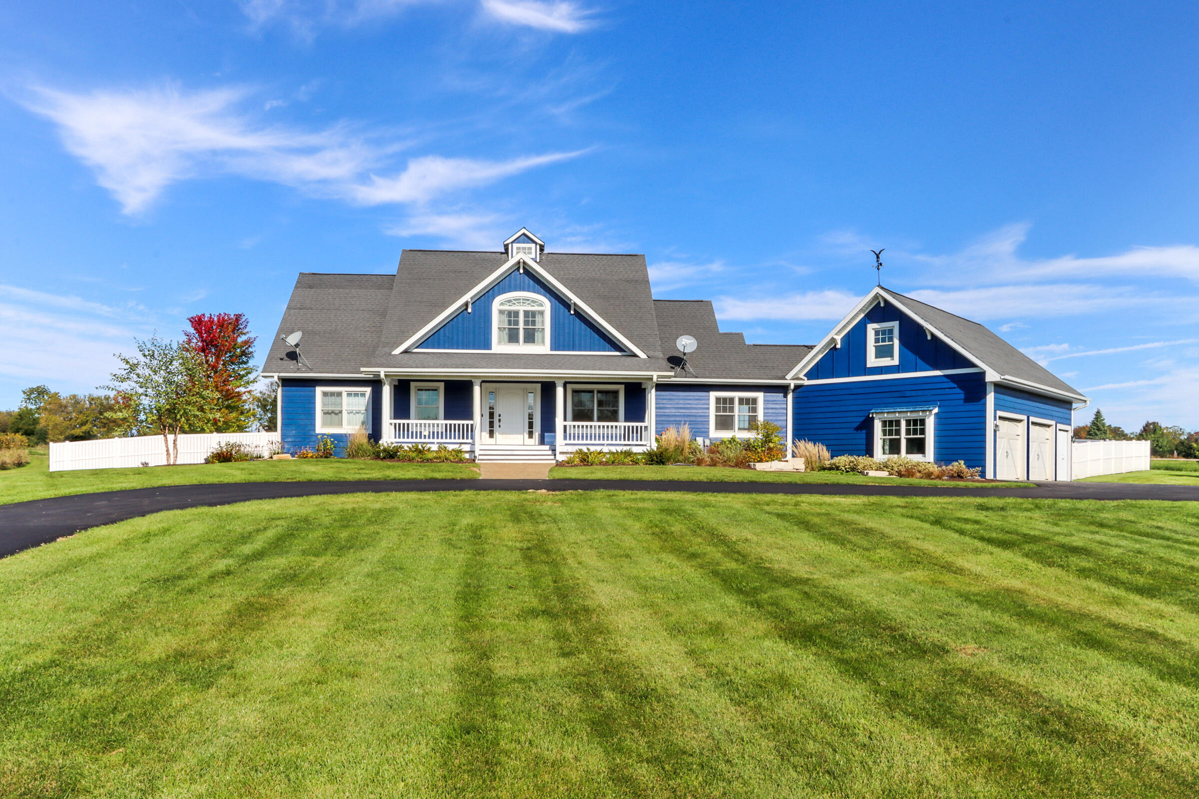 W3148 Springfield Road Geneva, WI 53147 - Photo 1 of 1 Farmhouse