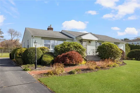 $1,195,000 | 118 Wolcott Avenue, Middletown, RI 02842