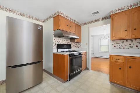 $1,195,000 | 118 Wolcott Avenue, Middletown, RI 02842