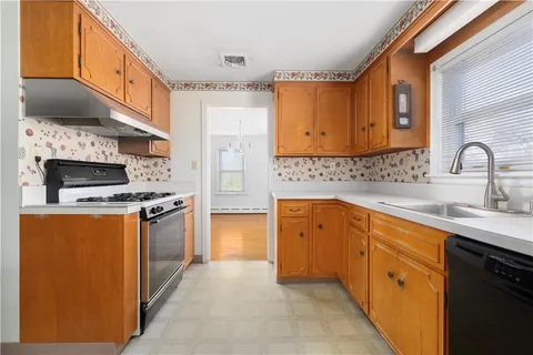 $1,195,000 | 118 Wolcott Avenue, Middletown, RI 02842