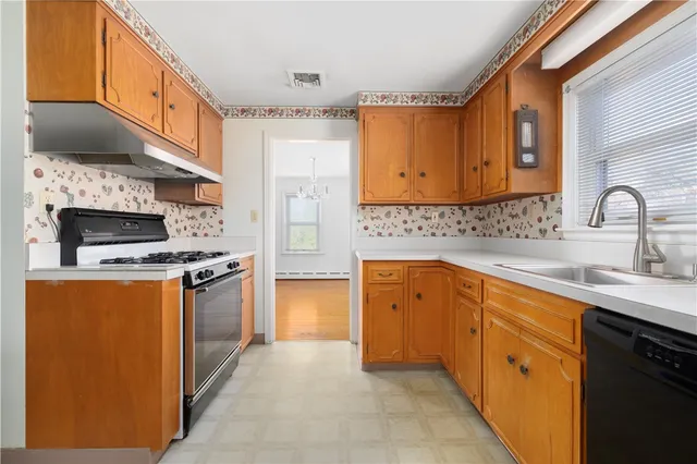 $1,195,000 | 118 Wolcott Avenue, Middletown, RI 02842