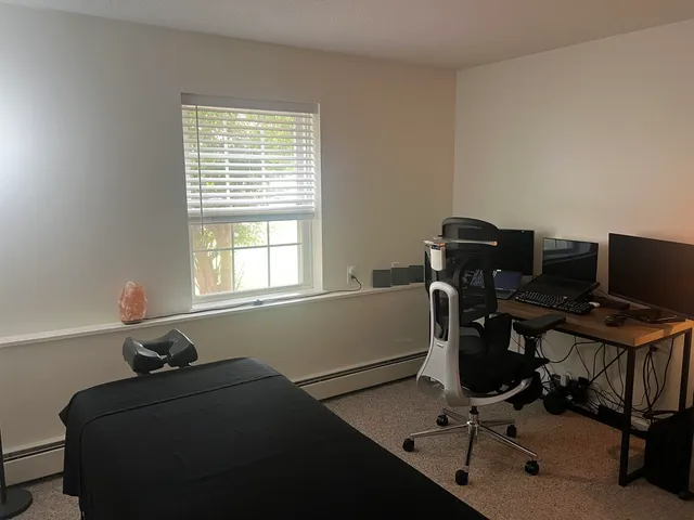 $1,900 | 402 White Cedar Boulevard, Portsmouth, NH 03801