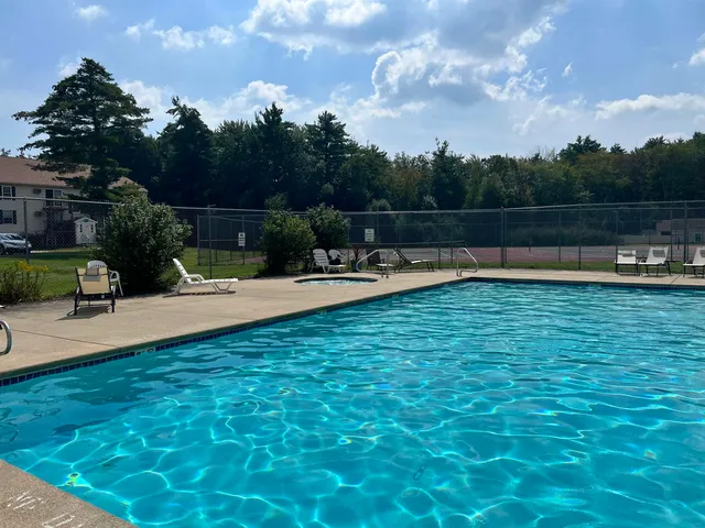 $1,900 | 402 White Cedar Boulevard, Portsmouth, NH 03801