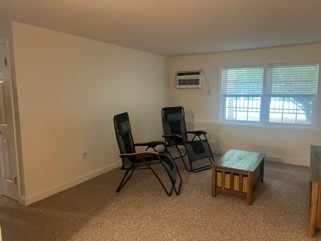 $1,900 | 402 White Cedar Boulevard, Portsmouth, NH 03801