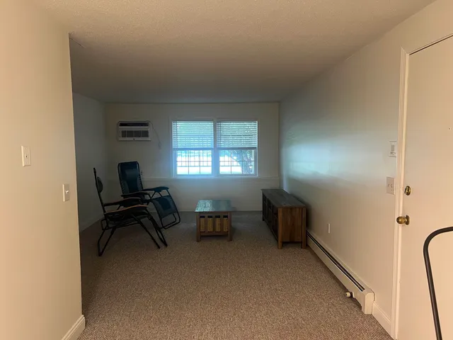 $1,900 | 402 White Cedar Boulevard, Portsmouth, NH 03801