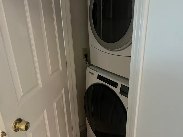 $1,900 | 402 White Cedar Boulevard, Portsmouth, NH 03801